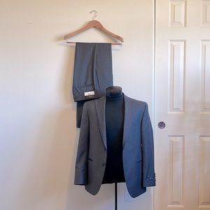 Mens Vera Wang charcoal tux size 37s